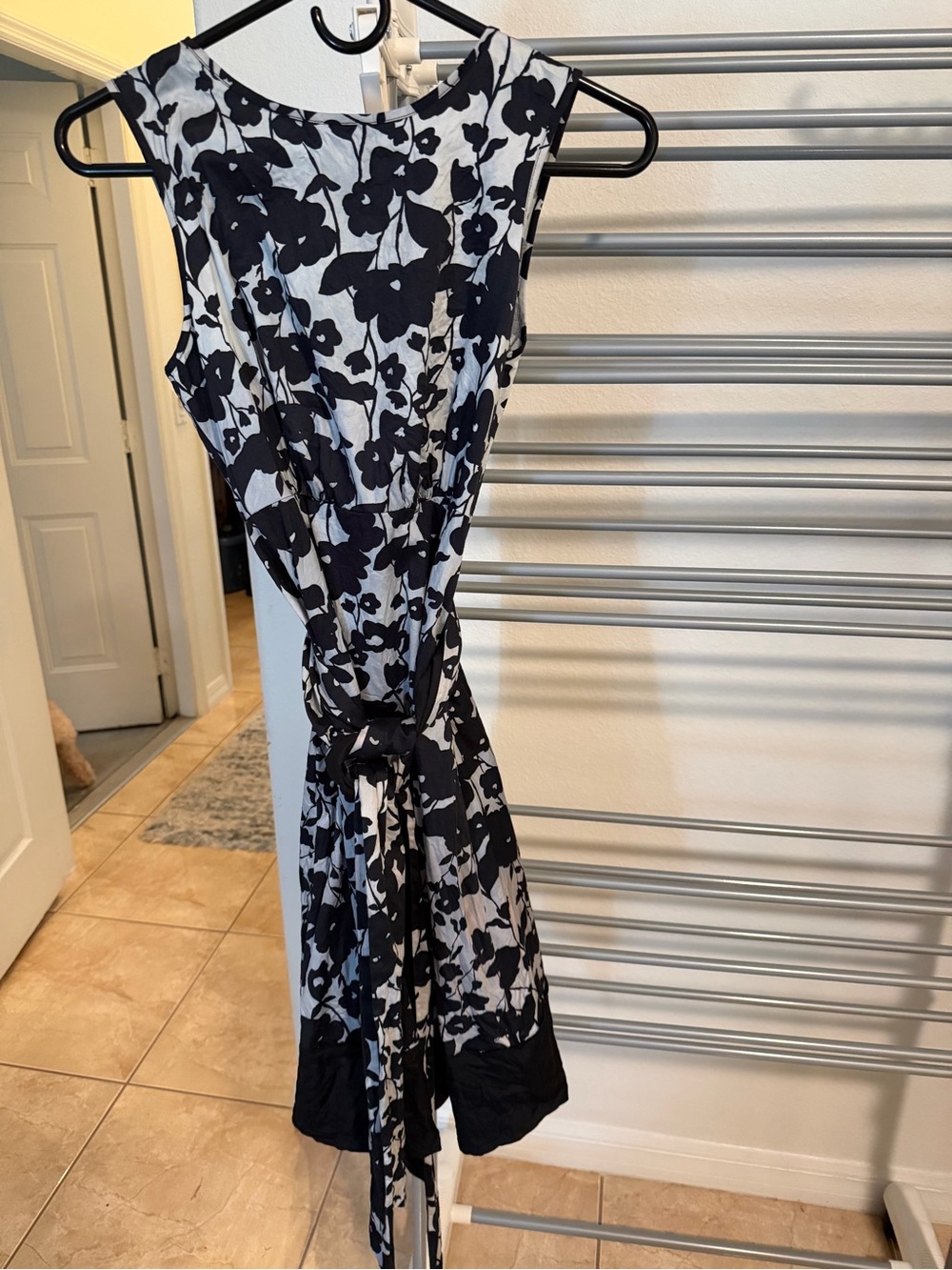Sleeveless Black, Gray, and White Floral Tie-Waist Dress